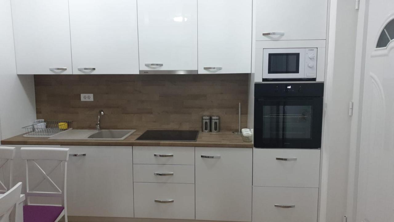 Waterfront Apartment Petrovina Cattaro Esterno foto