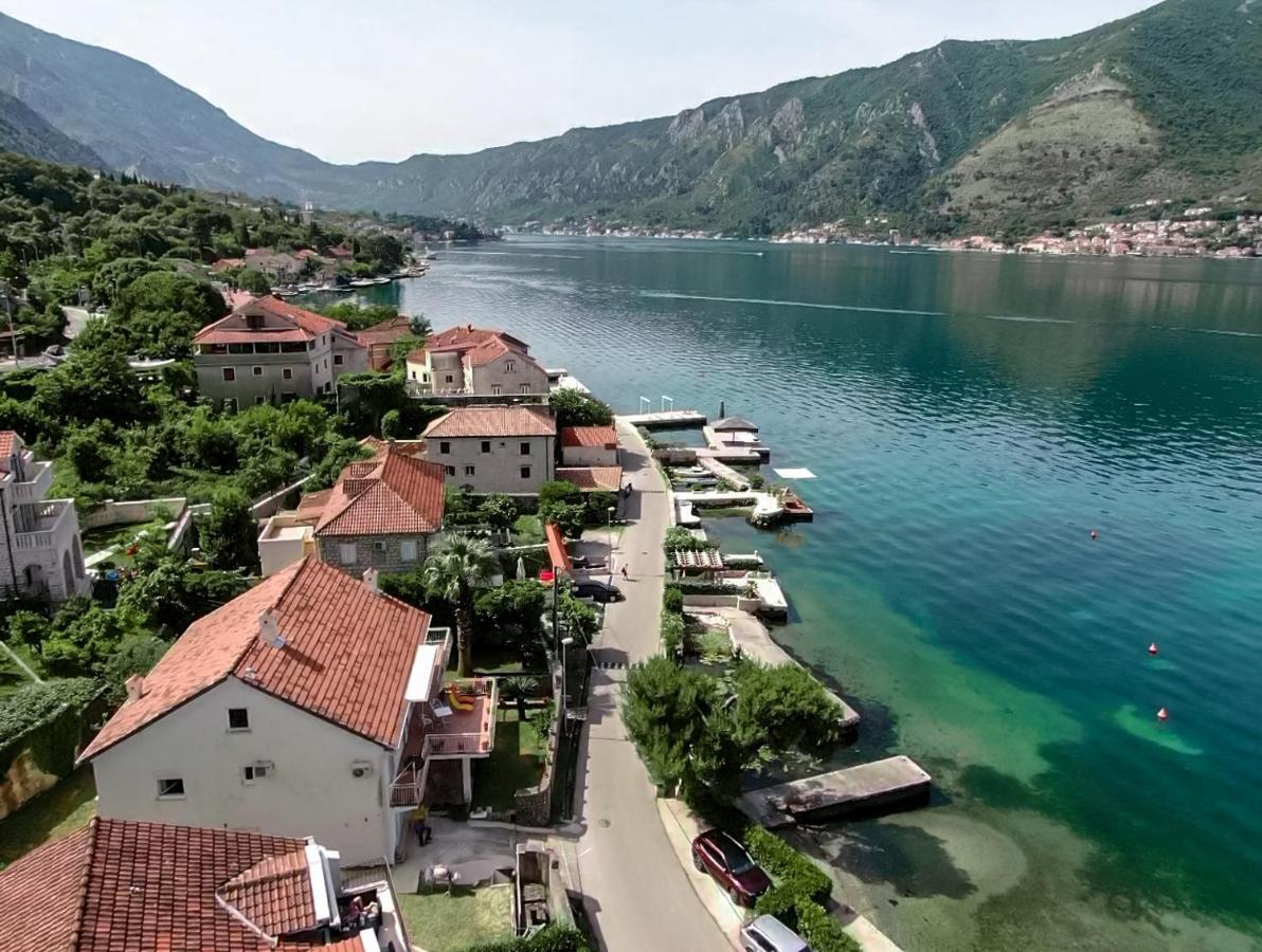 Waterfront Apartment Petrovina Cattaro Esterno foto