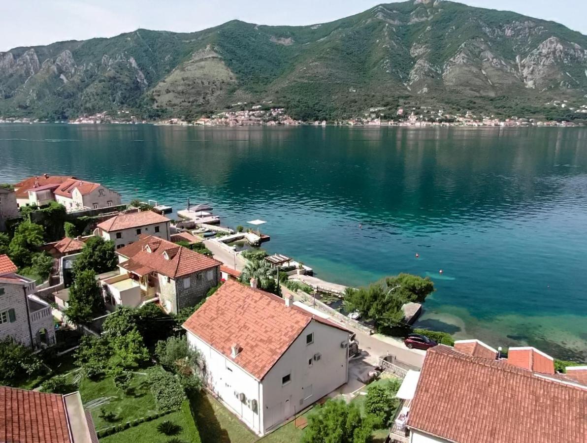 Waterfront Apartment Petrovina Cattaro Esterno foto