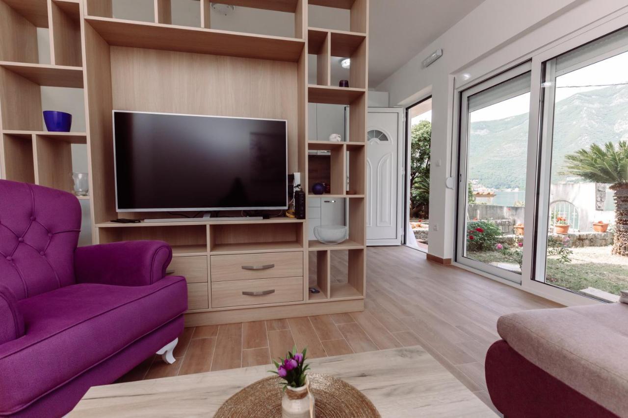 Waterfront Apartment Petrovina Cattaro Esterno foto