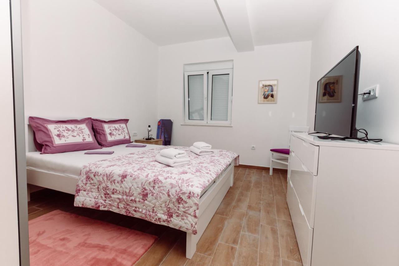 Waterfront Apartment Petrovina Cattaro Esterno foto