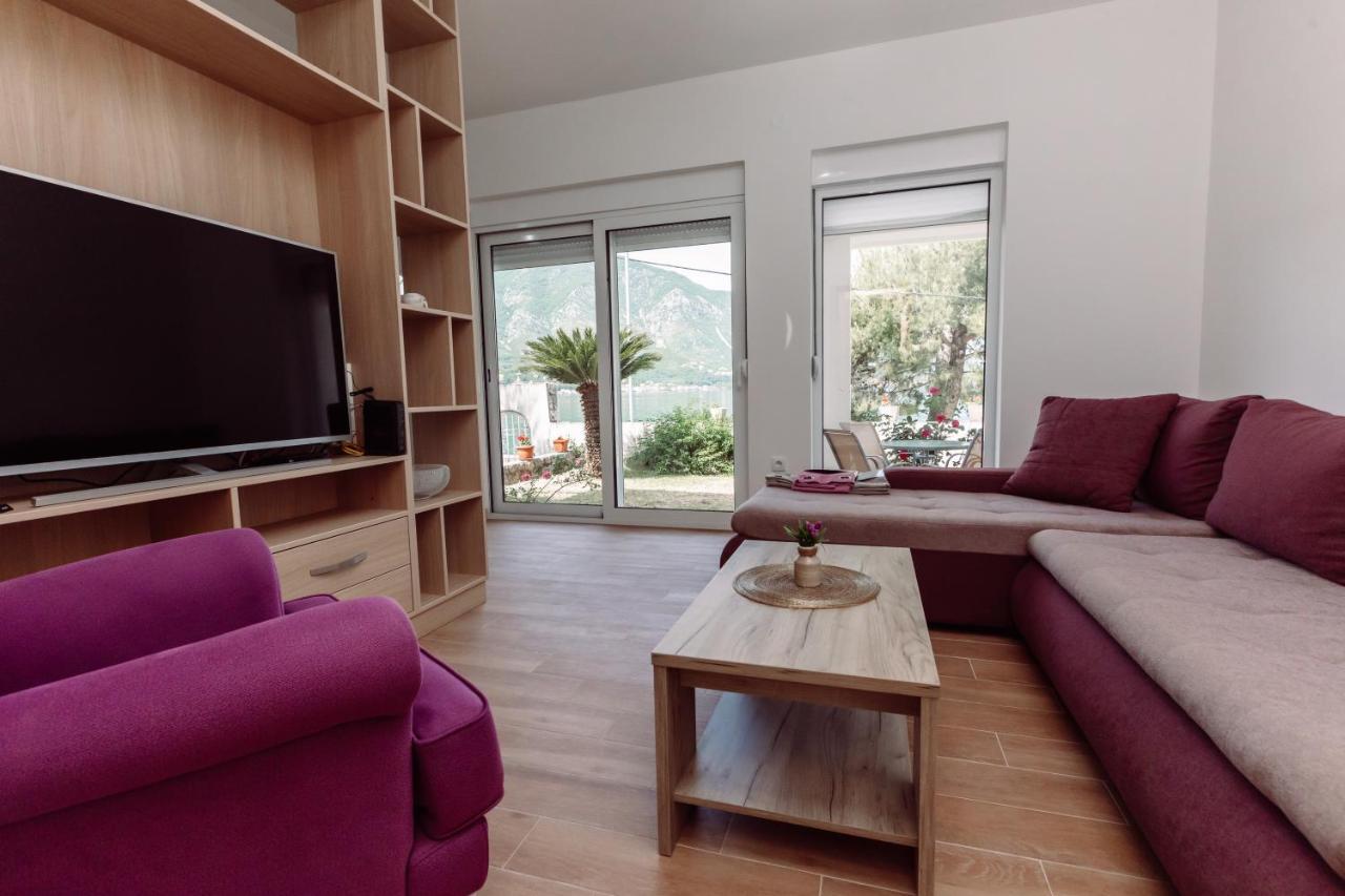 Waterfront Apartment Petrovina Cattaro Esterno foto