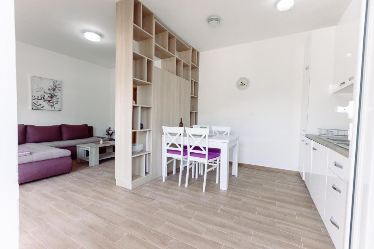 Waterfront Apartment Petrovina Cattaro Esterno foto