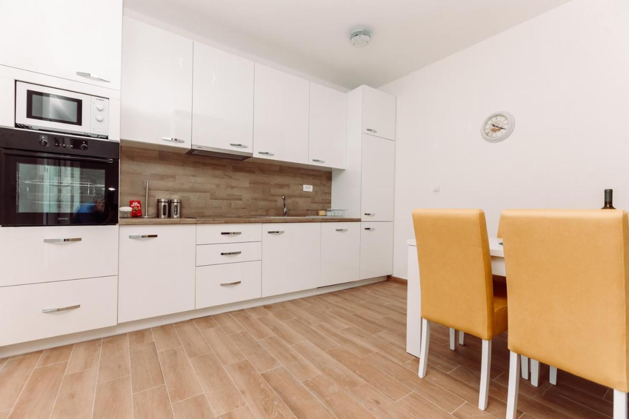 Waterfront Apartment Petrovina Cattaro Esterno foto