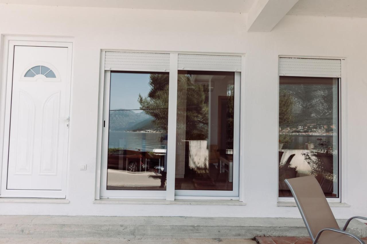 Waterfront Apartment Petrovina Cattaro Esterno foto