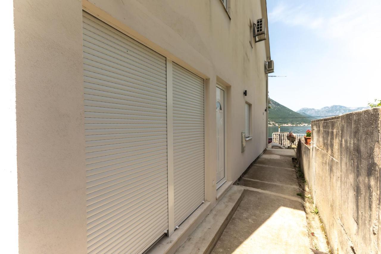Waterfront Apartment Petrovina Cattaro Esterno foto