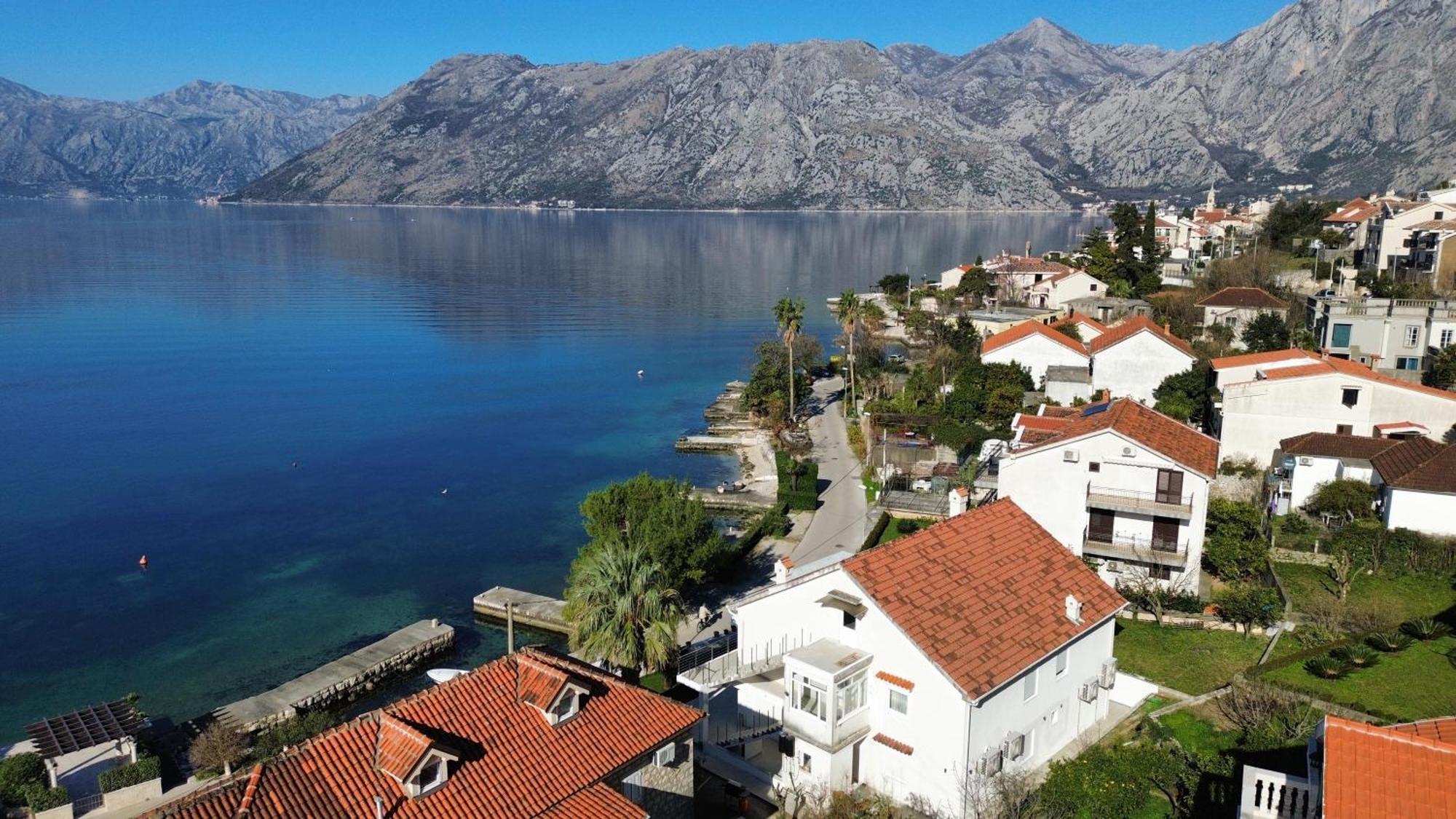 Waterfront Apartment Petrovina Cattaro Esterno foto