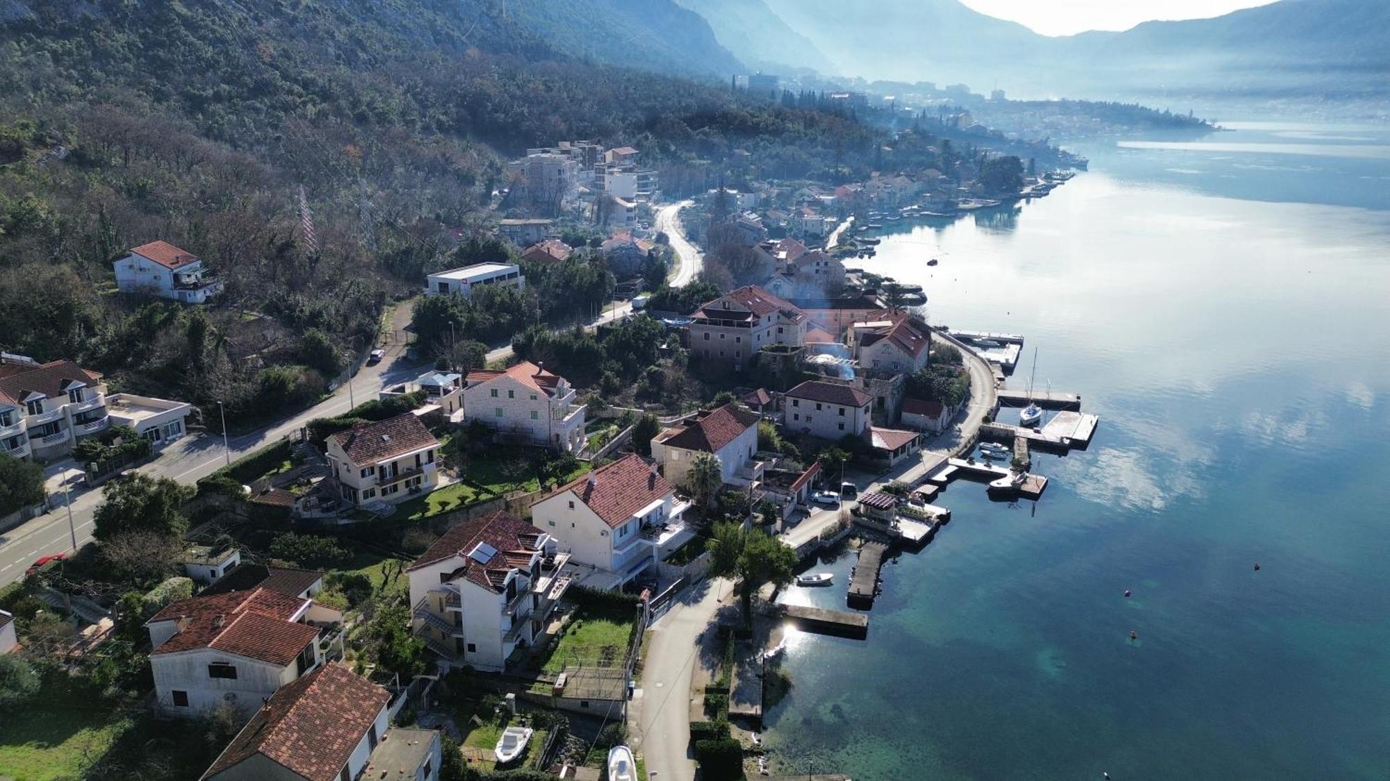 Waterfront Apartment Petrovina Cattaro Esterno foto