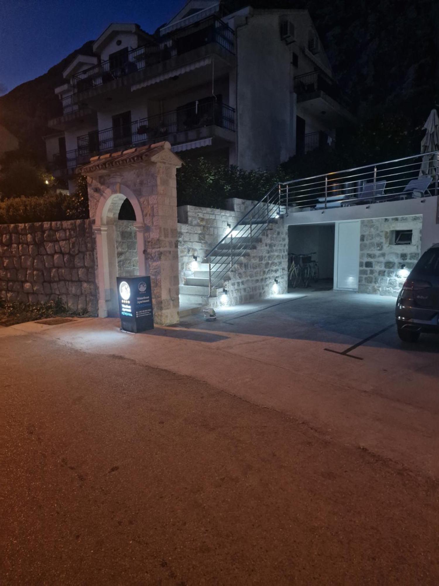 Waterfront Apartment Petrovina Cattaro Esterno foto
