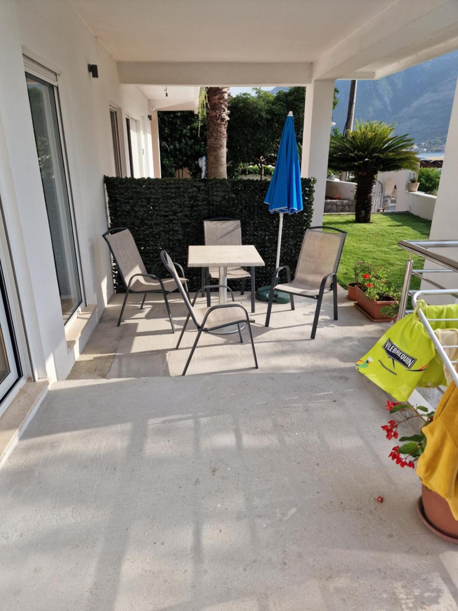 Waterfront Apartment Petrovina Cattaro Esterno foto