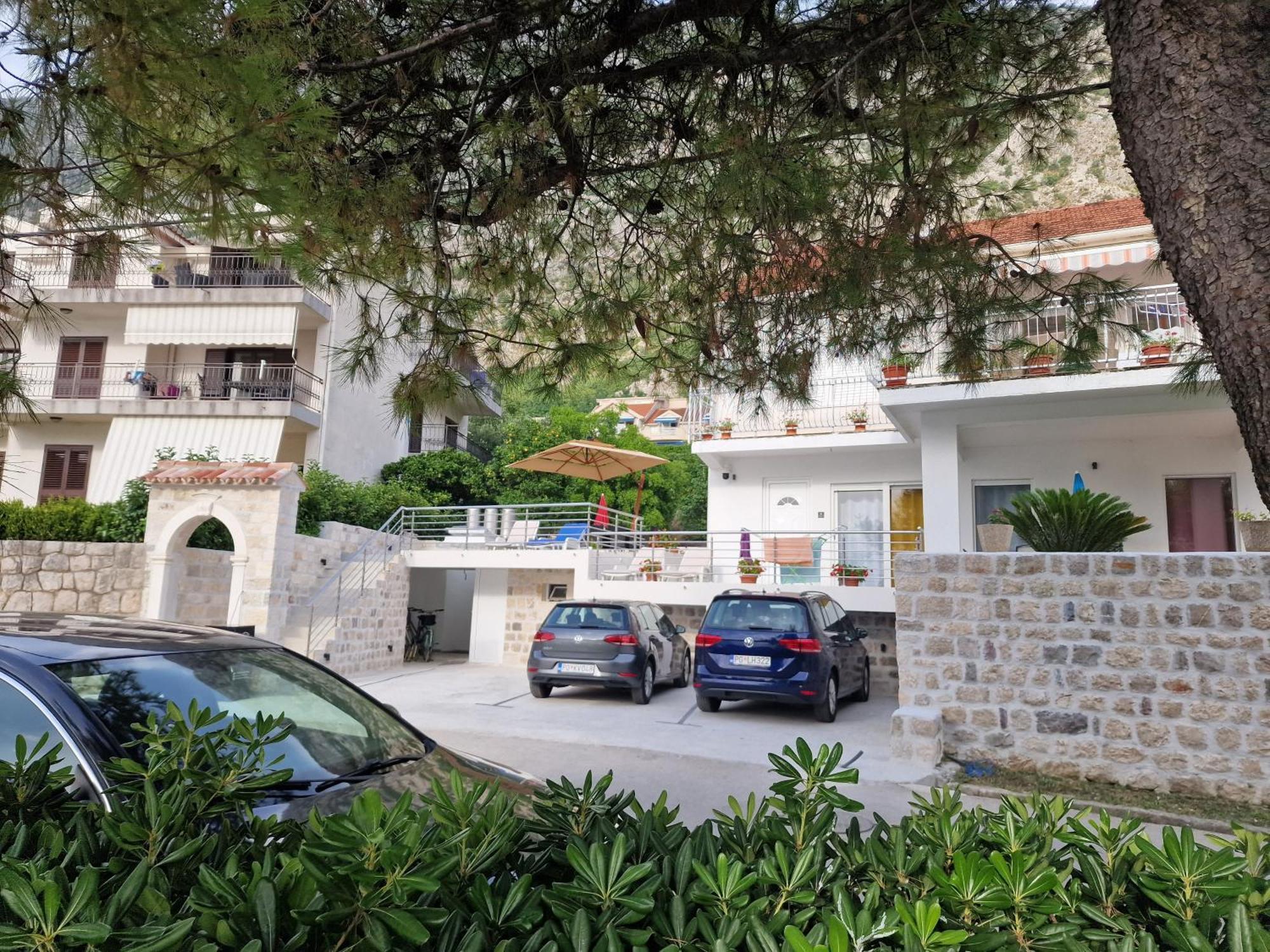 Waterfront Apartment Petrovina Cattaro Esterno foto