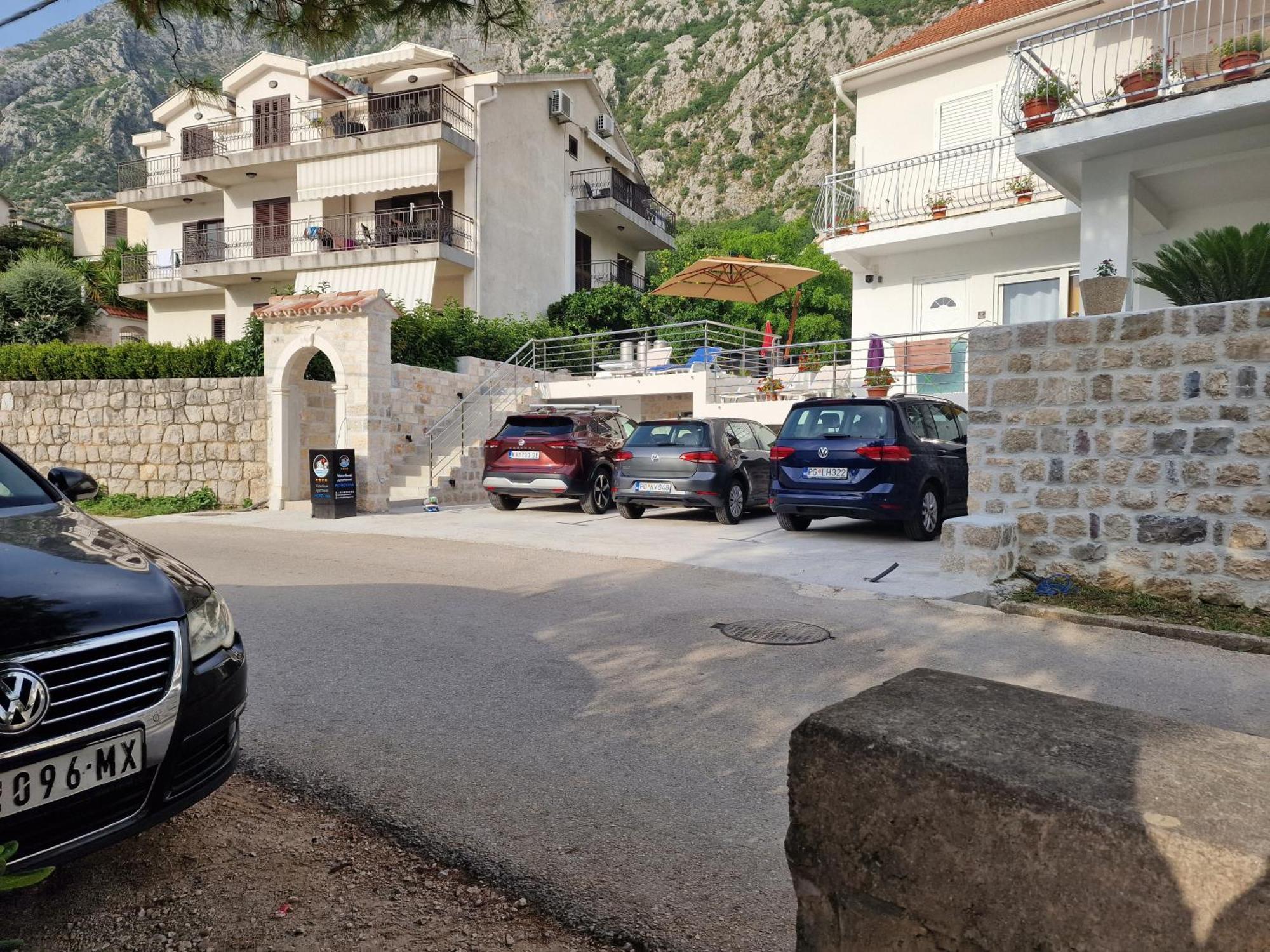 Waterfront Apartment Petrovina Cattaro Esterno foto