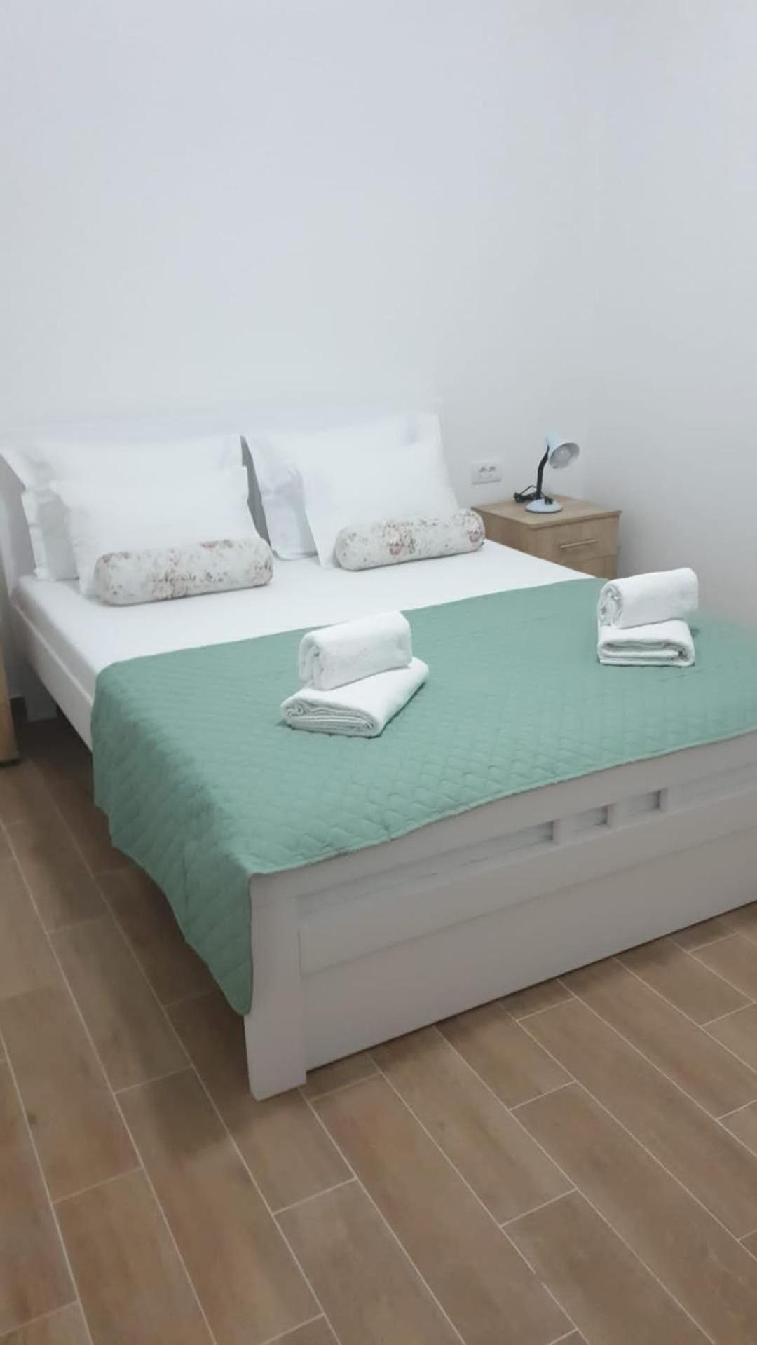 Waterfront Apartment Petrovina Cattaro Esterno foto