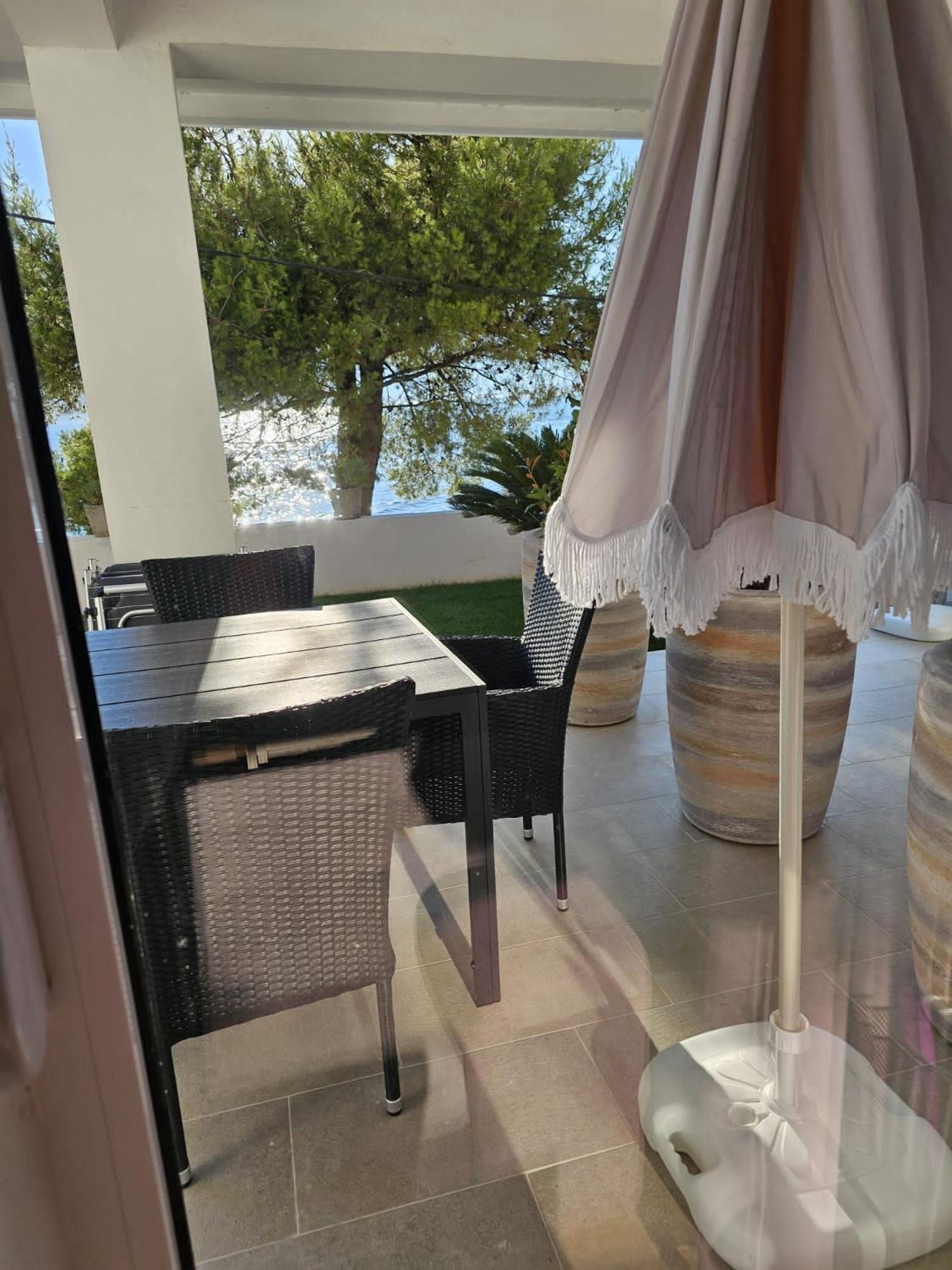 Waterfront Apartment Petrovina Cattaro Esterno foto